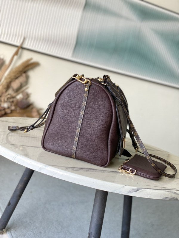 L X V travelling bag 40x20x25cm