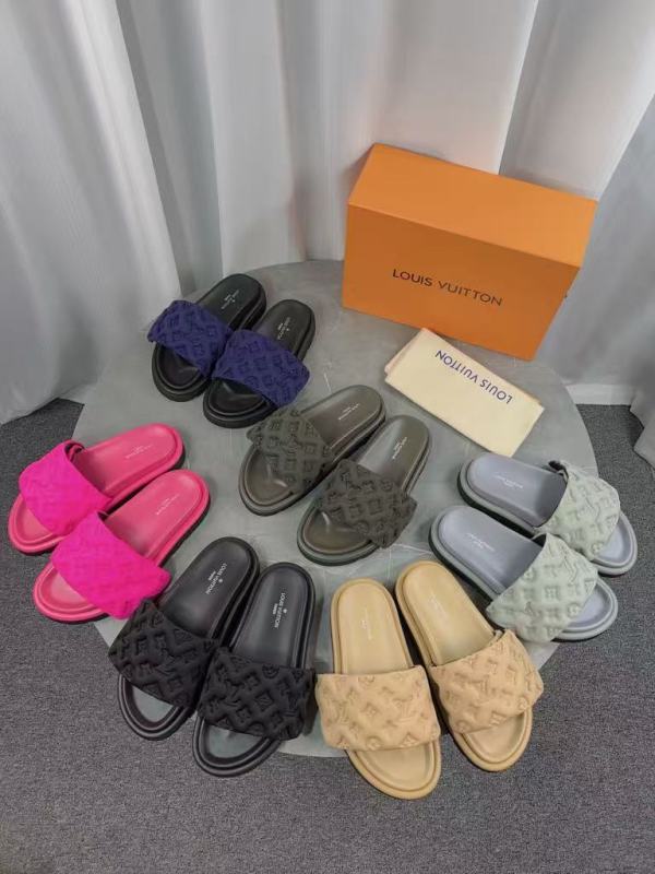 L X V  WOMEN'S SLIPPERS