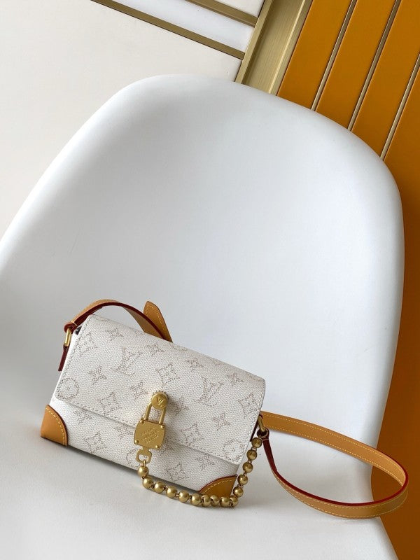 L X V STEAMER Bag M14923 18x11x6.5cm