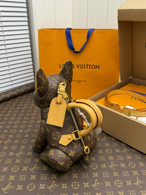 L X V's new season POOCH BAG handbag M12617