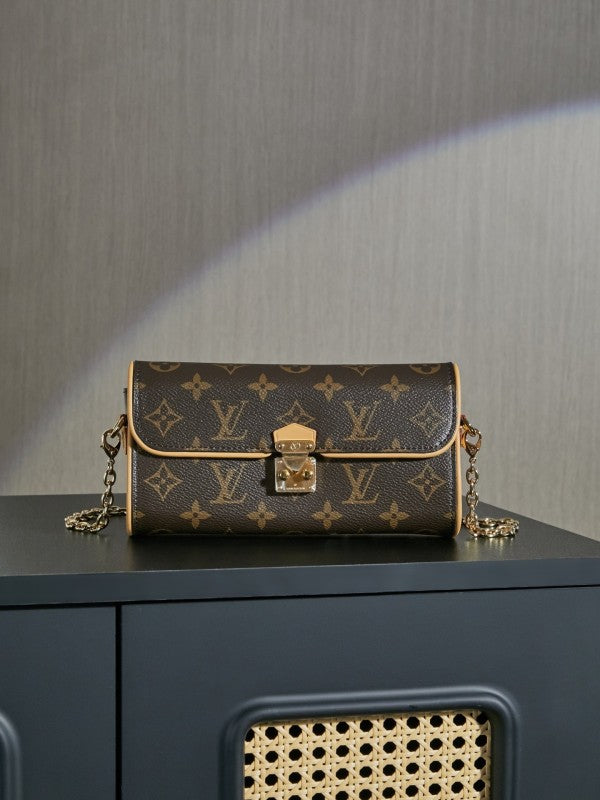 L X V Pochette Clle M13566 11x6x20.5cm