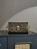 L X V Pochette Clle M13566 11x6x20.5cm