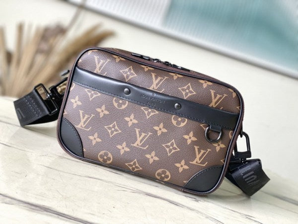 L X V  Messenger Bags 24x16x8cm