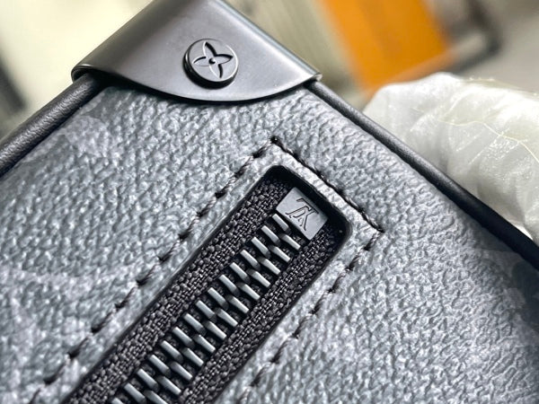 L X V  Bag 18.5x13x8CM