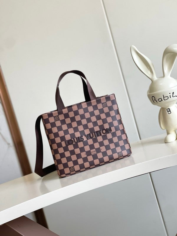 L X V Shoulder bag 25x19x11cm
