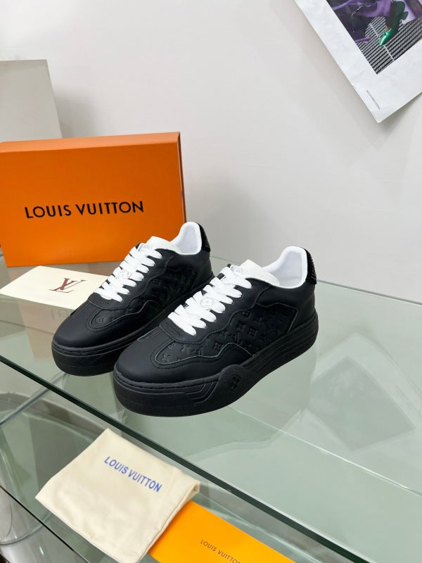 L X V Groovy  SNEAKERS