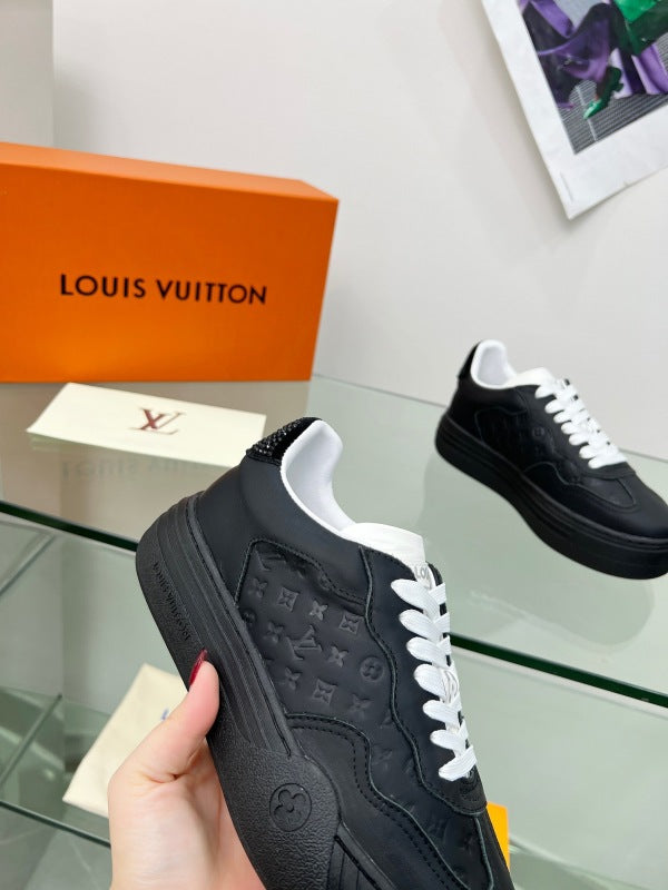 L X V Groovy  SNEAKERS