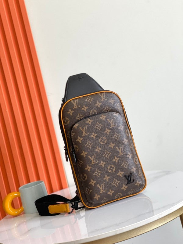 L X V AVENUE NM Shoulder bag 20*31*7cm?Multiple colors?
