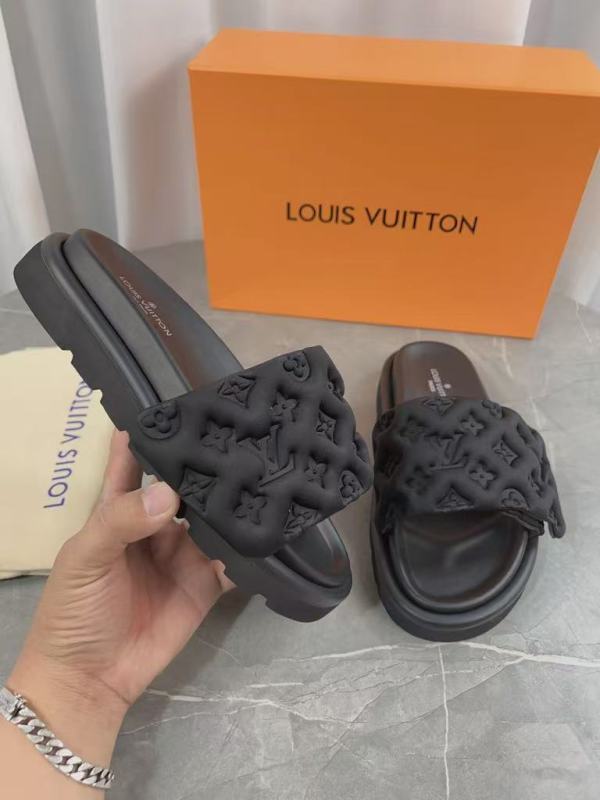 L X V  WOMEN'S SLIPPERS