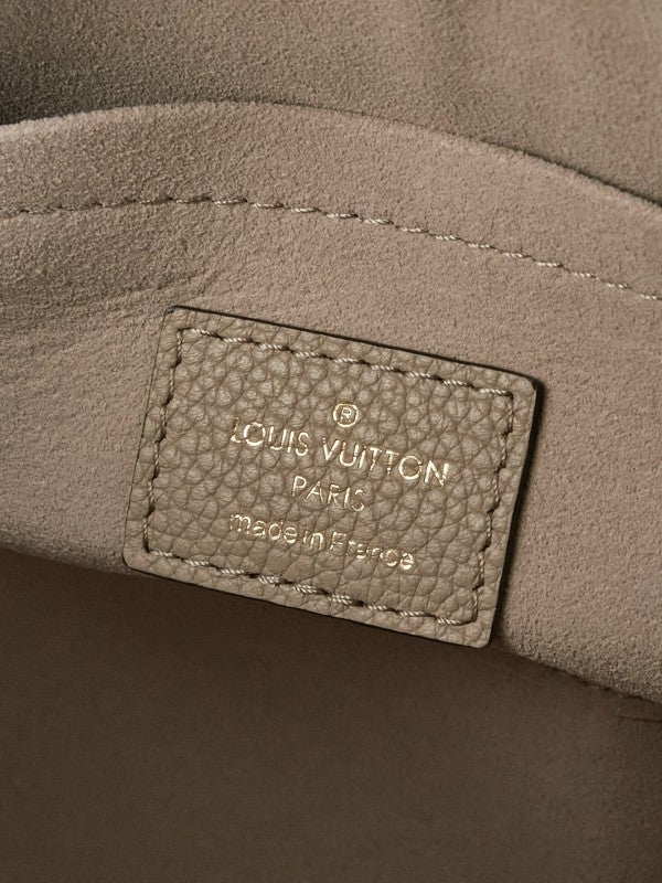 L X V ONTHEGO EAST WEST Bag M23641 25x13x10cm?Multiple colors?