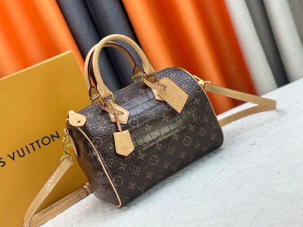 L X V Handbag 25x15x15cm