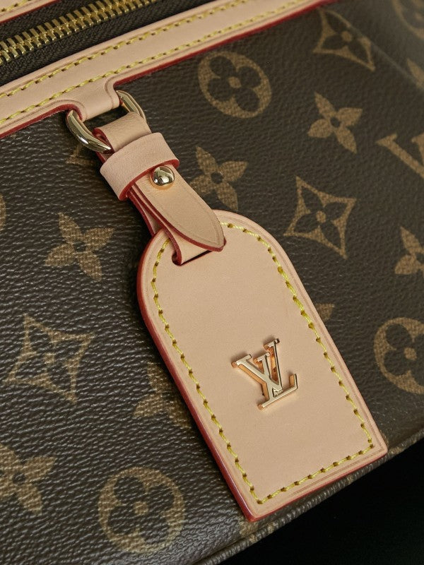 L X V Bumbag Pockets 38x16x8cm