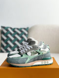 L X V Low-top running shoes