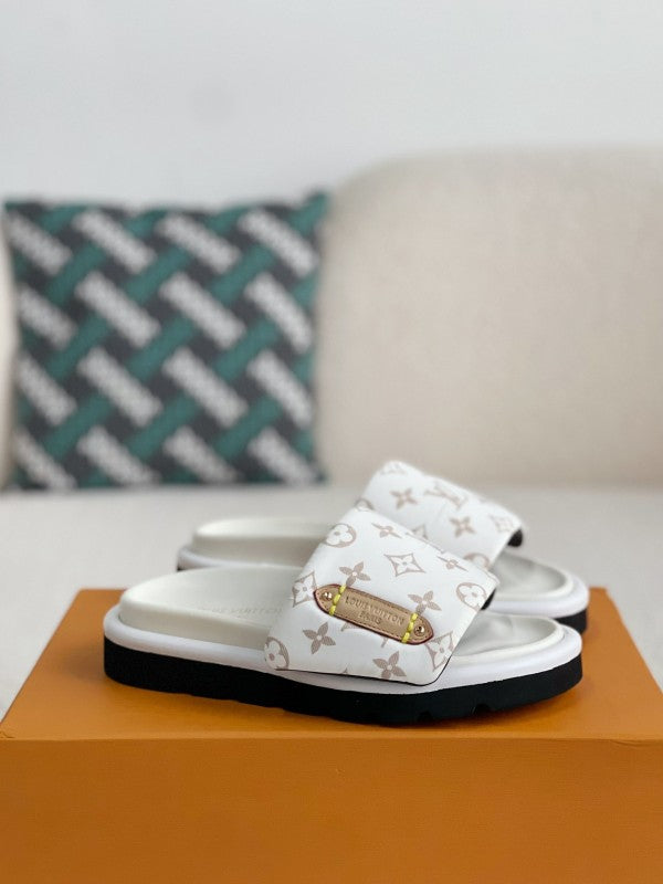 L X V SLIPPERS