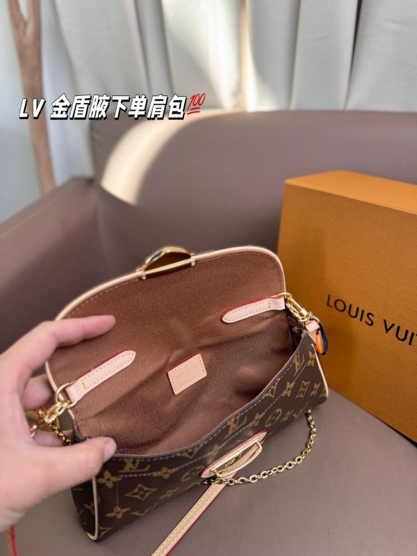 L X V Handbag 26x12cm