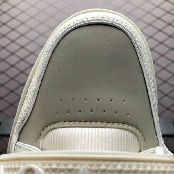 L X V SNEAKERS