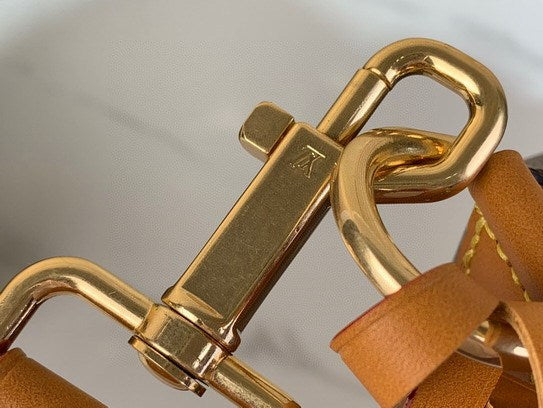 L X V Shoulder bag