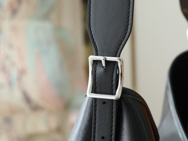 L X V CarryAll Dark 39x30x15cm