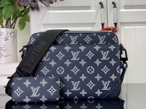 L X V  Messenger Bags Size 25*18.5*7cm