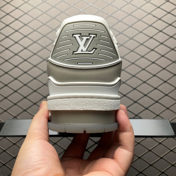 L X V TRAINER
