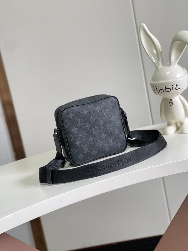 L X V Getaway Messenger Bags M12518 17x7.8x18cm