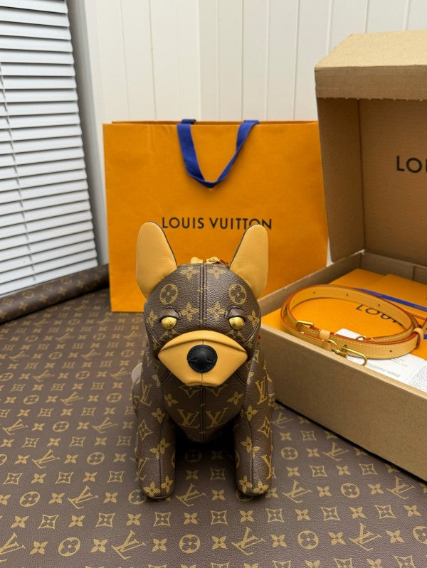 L X V's new season POOCH BAG handbag M12617