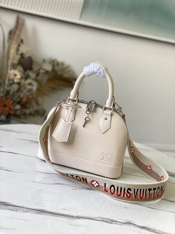 L X V Bag 23.5x17.5zx11.5cm