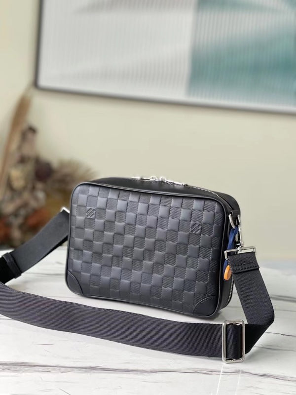 L X V Shoulder bag/handbag 27*18*7cm