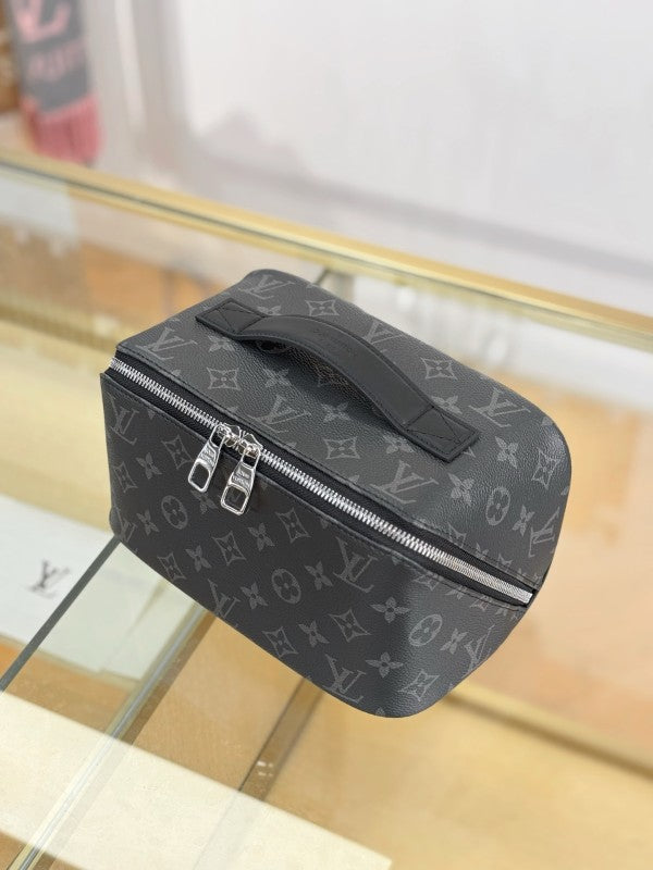 L X V TOILETRY BAG M11508 24x13x13cm