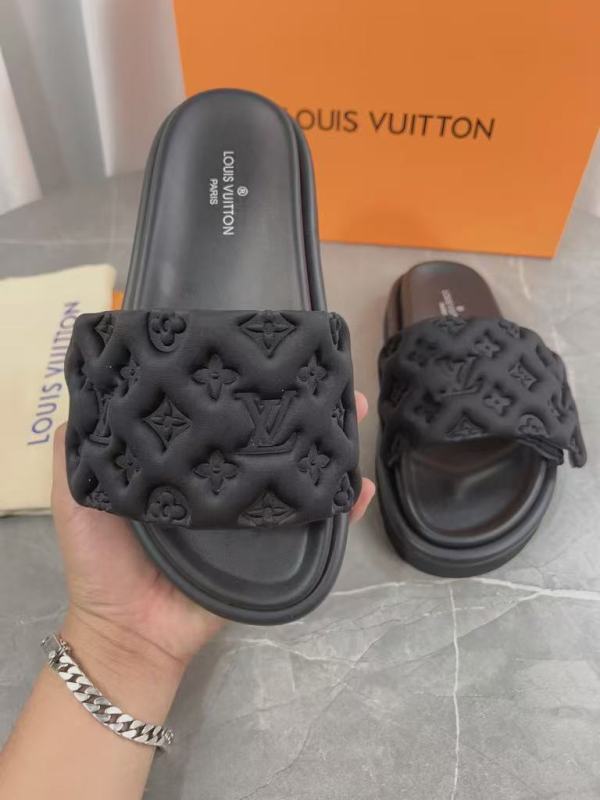 L X V  WOMEN'S SLIPPERS