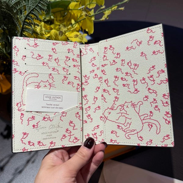 L X V  Passport holder 10x14x2.5cm