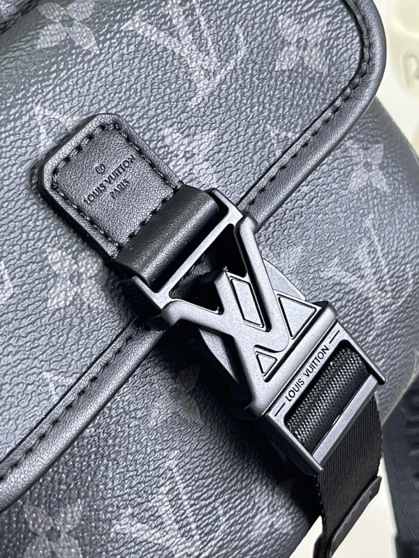 L X V Getaway Messenger Bags M12518 17x7.8x18cm