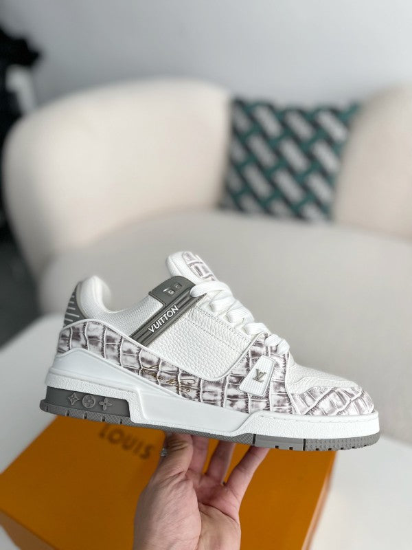 L X V SNEAKERS