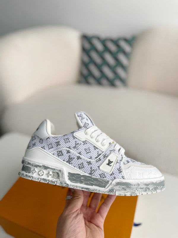 L X V SNEAKERS