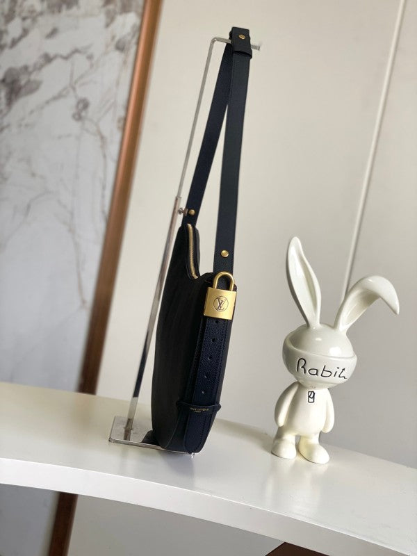 L X V Low Key Cookie M14417 26x5x32cm
