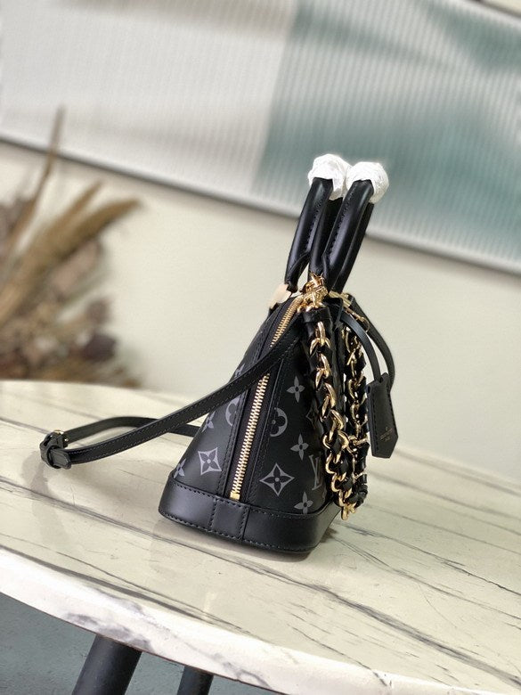 L X V Bag 23.5x17.5x11.5cm