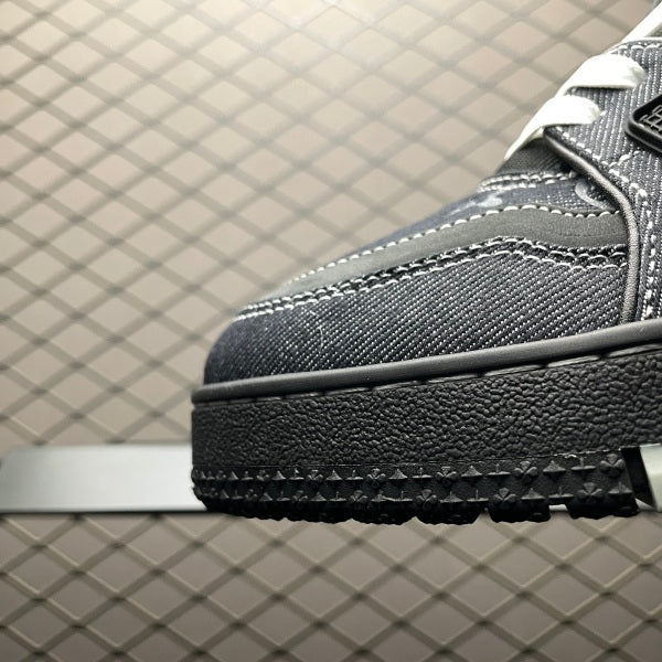 L X V TRAINER