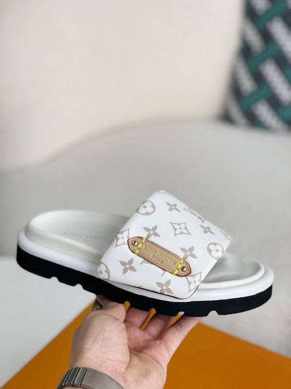 L X V SLIPPERS