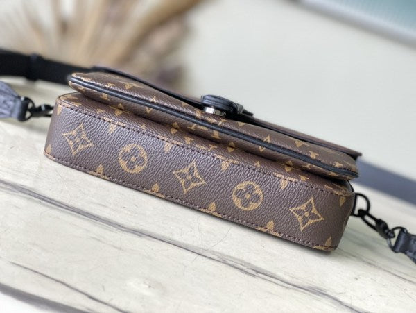 L X V  Messenger Bags Size (22x12x6cm)