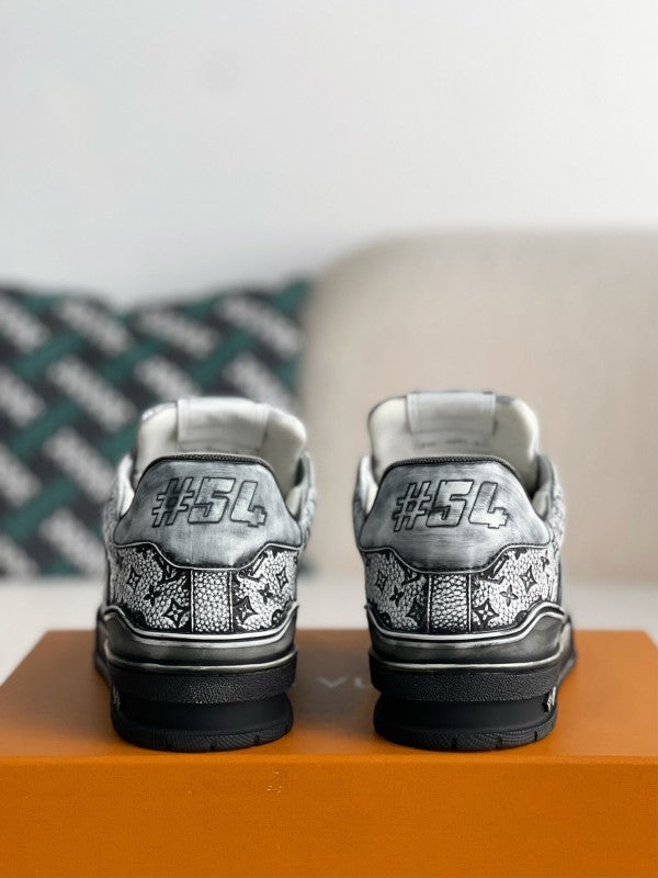 L X V SNEAKERS