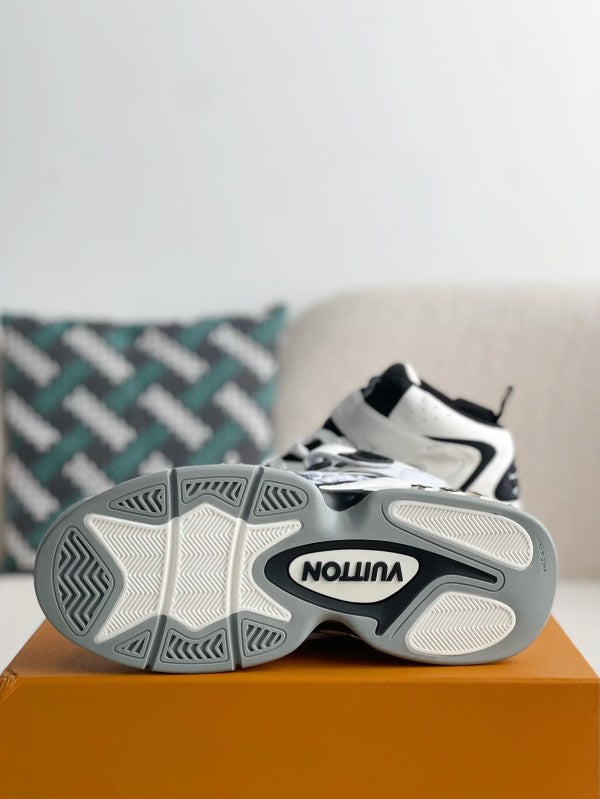 L X V Trainer  Adjustable Mode Paste Sports Casual Shoes