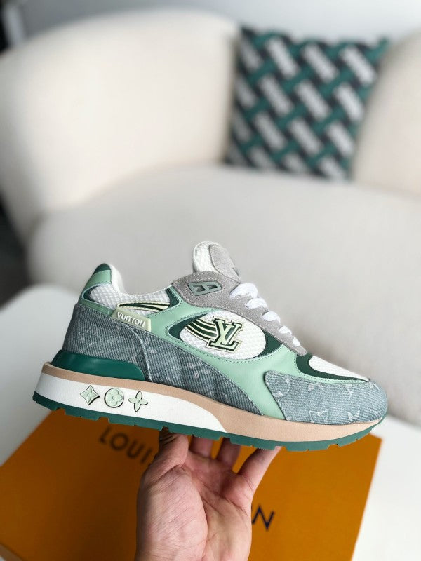 L X V Low-top running shoes