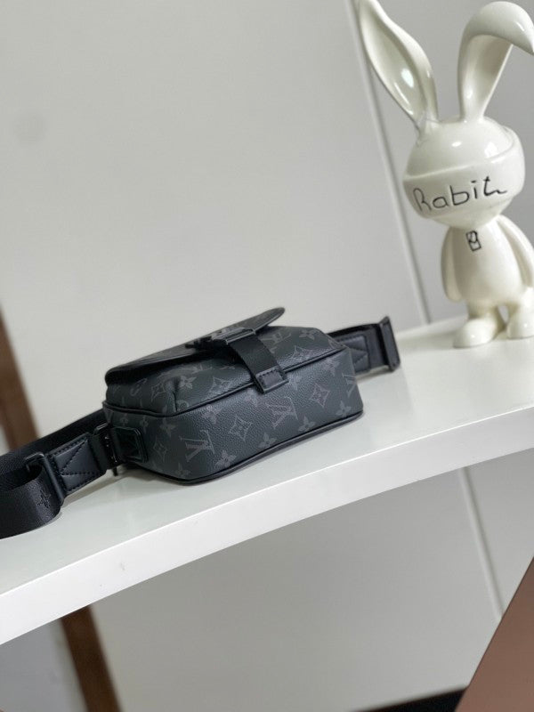 L X V Getaway Messenger Bags M12518 17x7.8x18cm