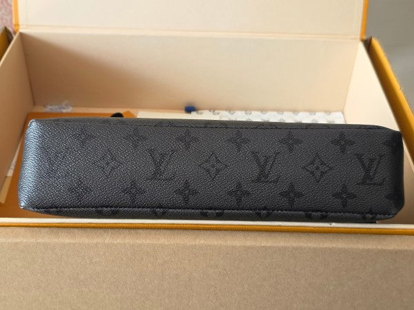 L X V Pochette Voyage Souple Clutch bag M26741 Size 27x21x3cm