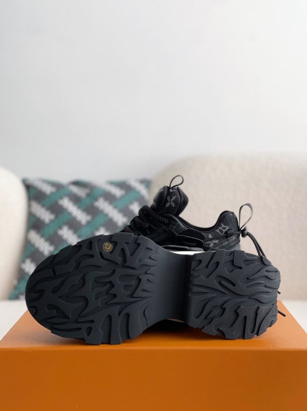 L X V CASUAL SNEAKERS