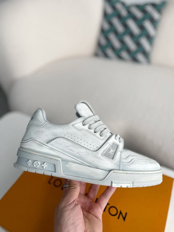 L X V SNEAKERS