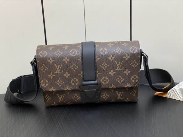 L X V  Messenger Bags Size?28x16x10cm