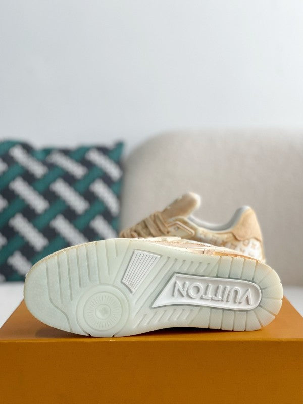 L X V SNEAKERS