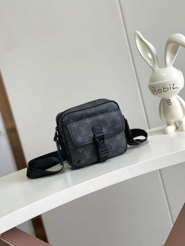 L X V Getaway Messenger Bags M12518 17x7.8x18cm