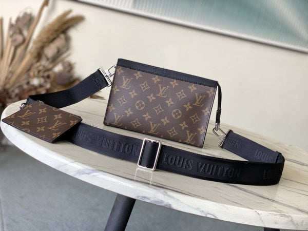 L X V Messenger Bags/Shoulder bag 22x14.5x4.5cm